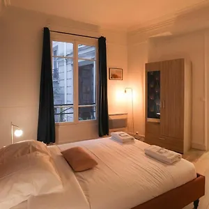 Apartment Renove Proche Du Sacre Coeur 4p, Paris